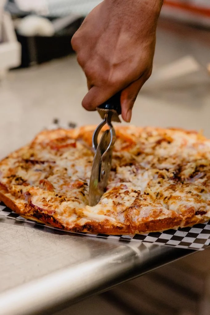 Highlights, Aladins Pizzeria & Shawarma Café
