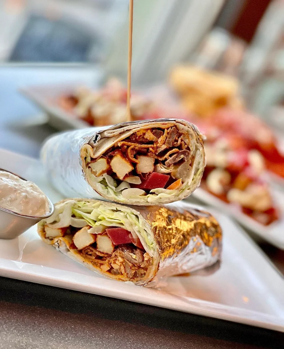 Highlights, Aladins Pizzeria & Shawarma Café