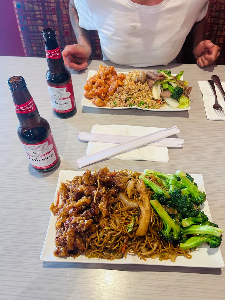 Hunan Chicken Chow Mein, Mei Wei Chinese Cuisine