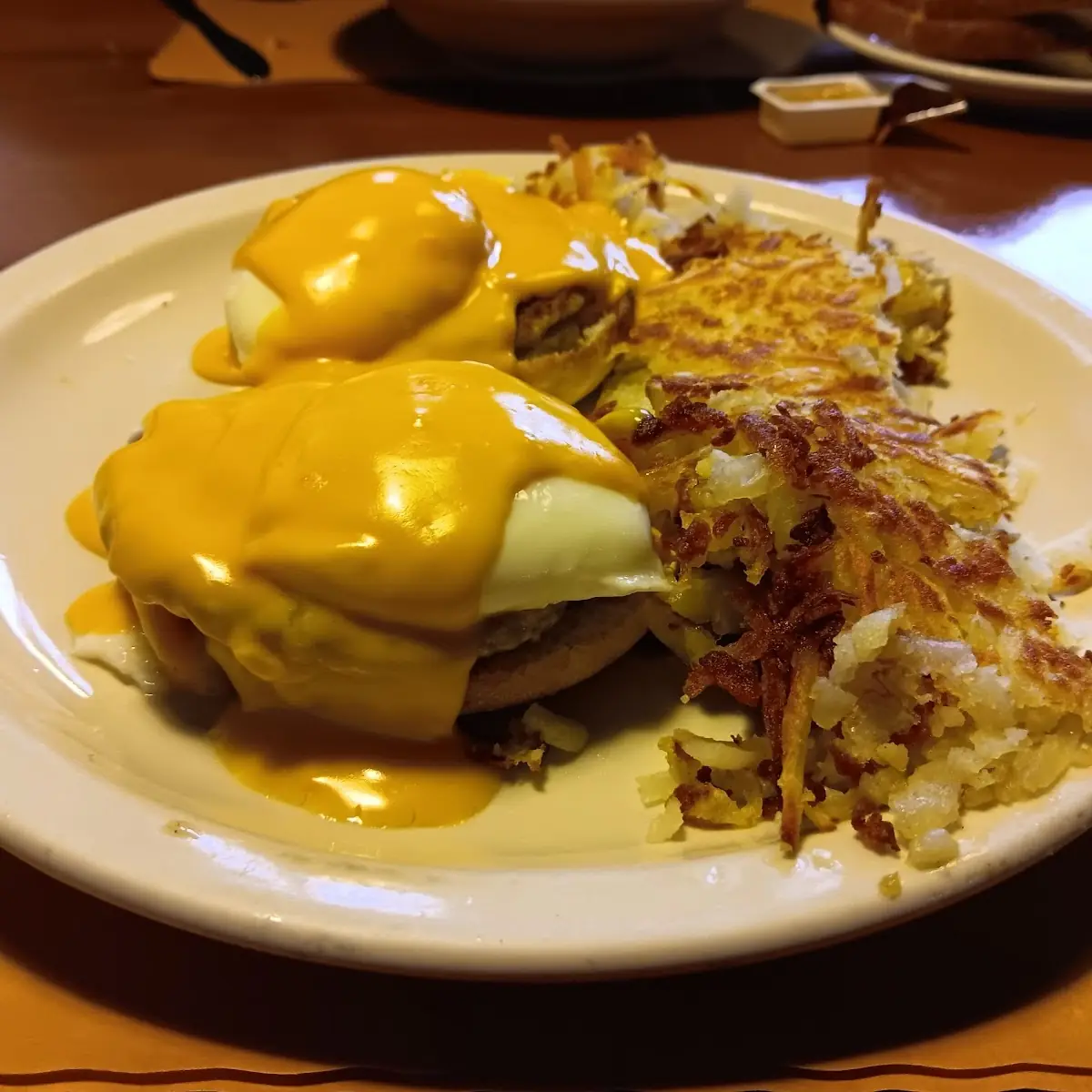Eggs Benedict in Cheese Sauce