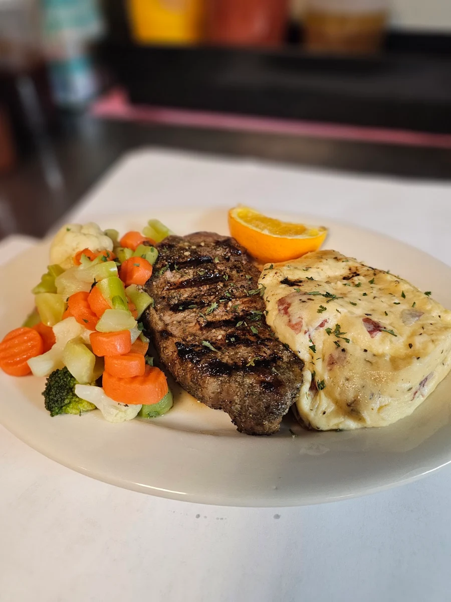 10oz Steak with Mashed Potatoes and Mixed Vegetables