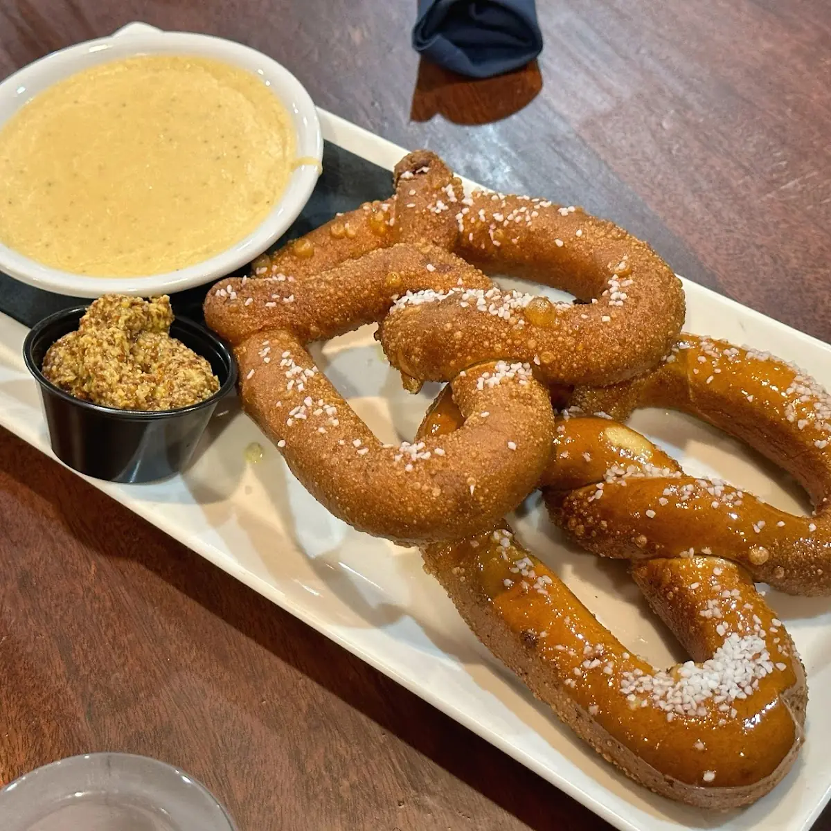 Pretzels w Beer Cheese