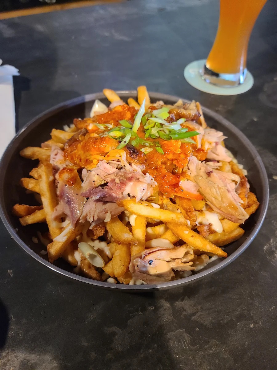 Garlic Chicken & Mozzarella Fries