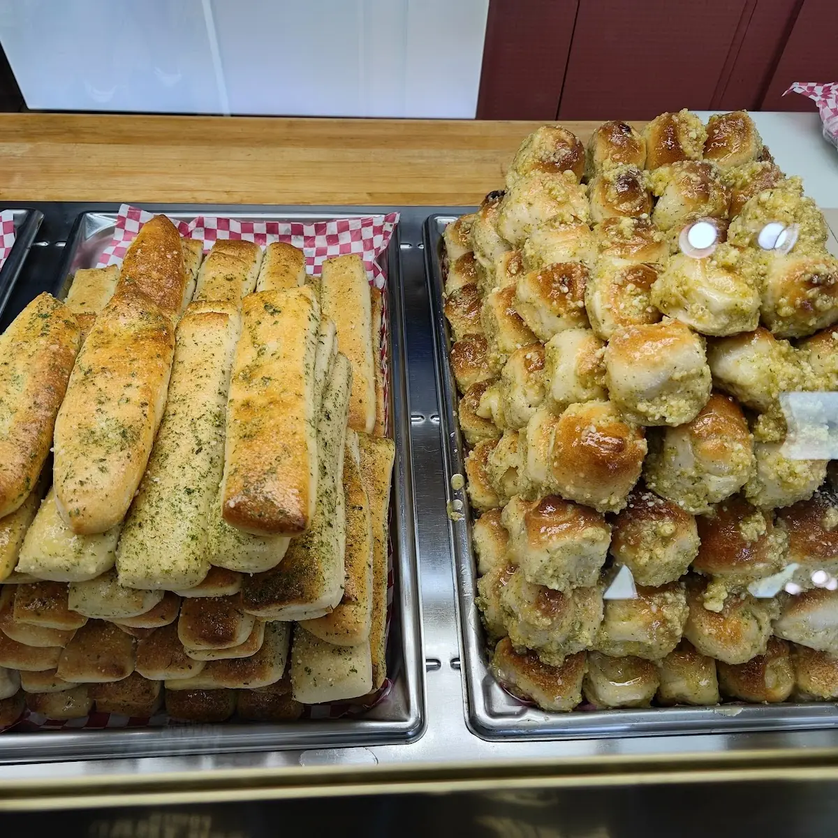 6 pcs Garlic Knots Whit Side Marinera Sauce
