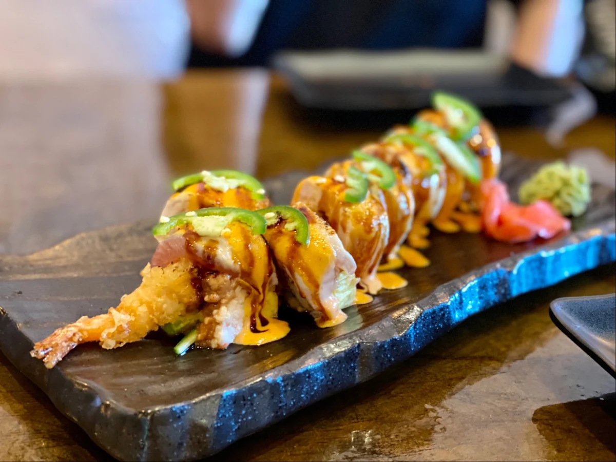 Godzilla Roll No Seaweed, Shen Sushi