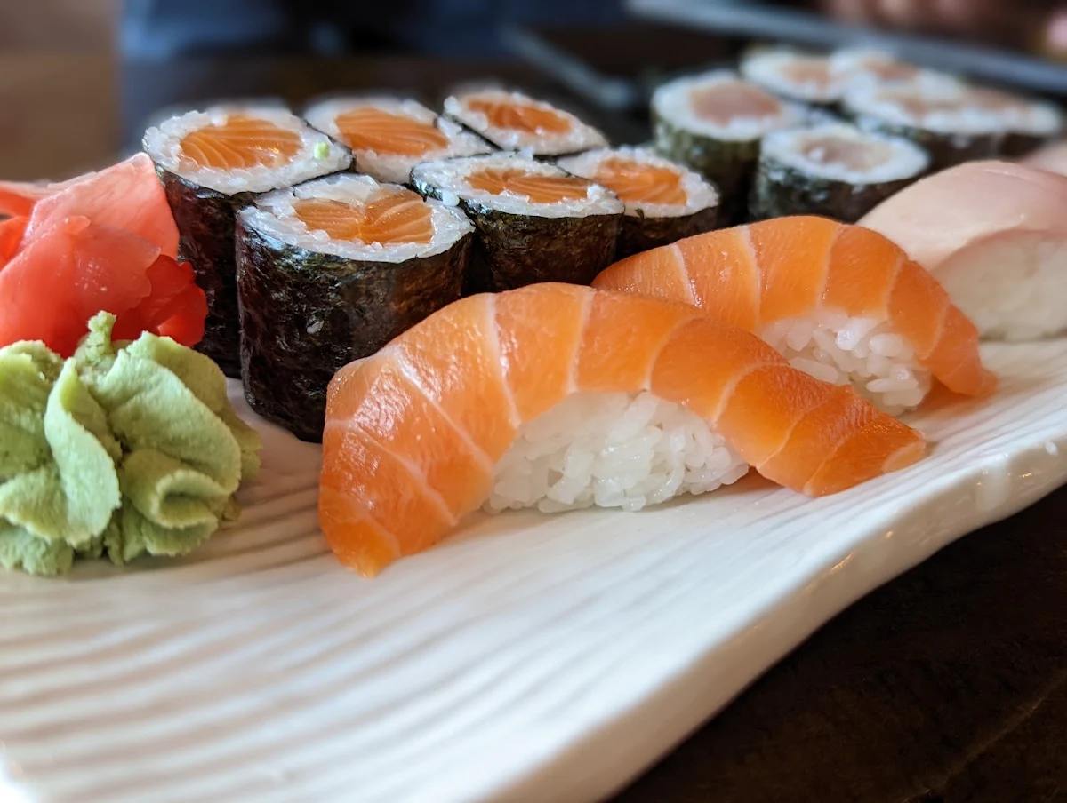 Salmon Nigiri, Shen Sushi