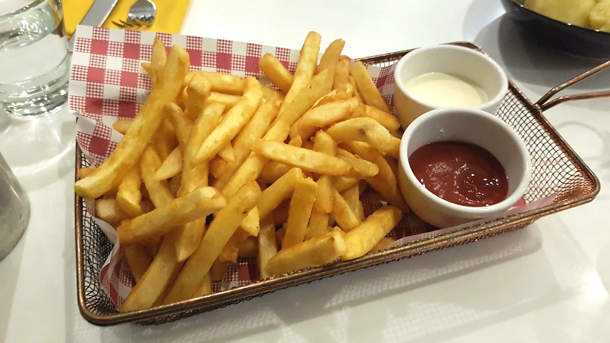 Beer Battered Chips with Garlic Mayonnaise, Thomas St. Kitchen & Bar