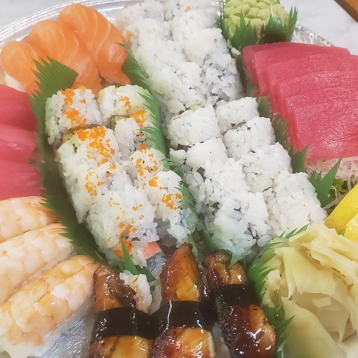 Small Sushi Platter w Tuna Sashimi
