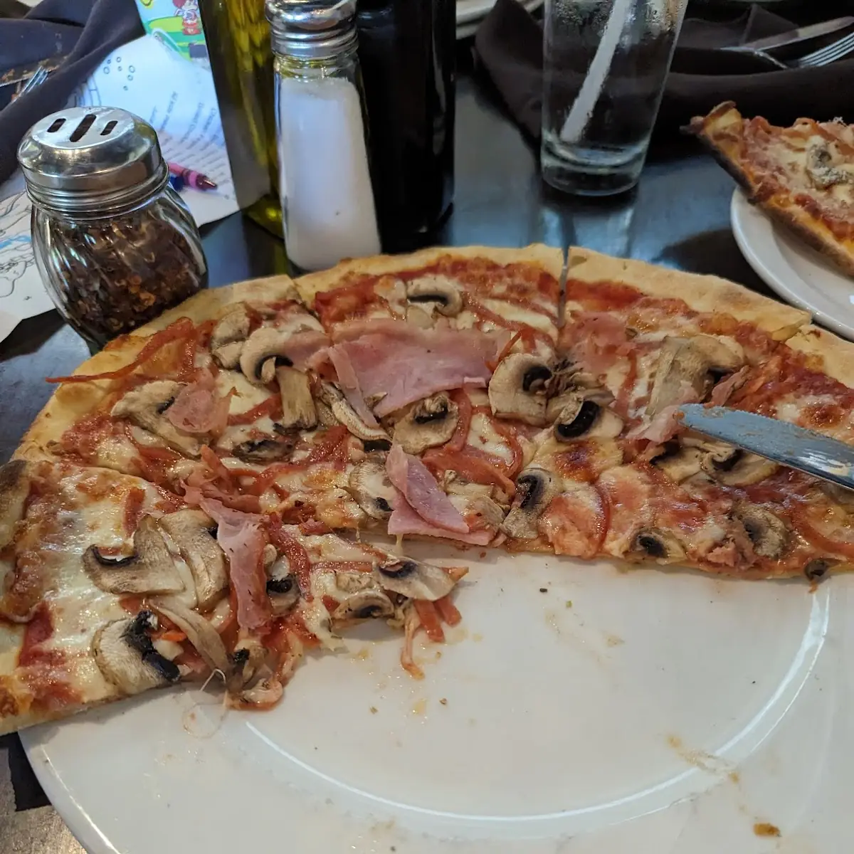 Armando's Pizza, Armando's Pizza - Riverside Dr E
