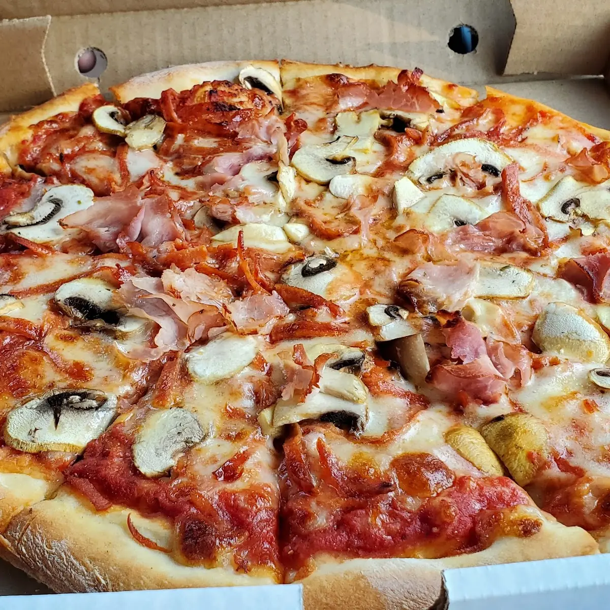 Windsor Pizza, Armando's Pizza - Riverside Dr E