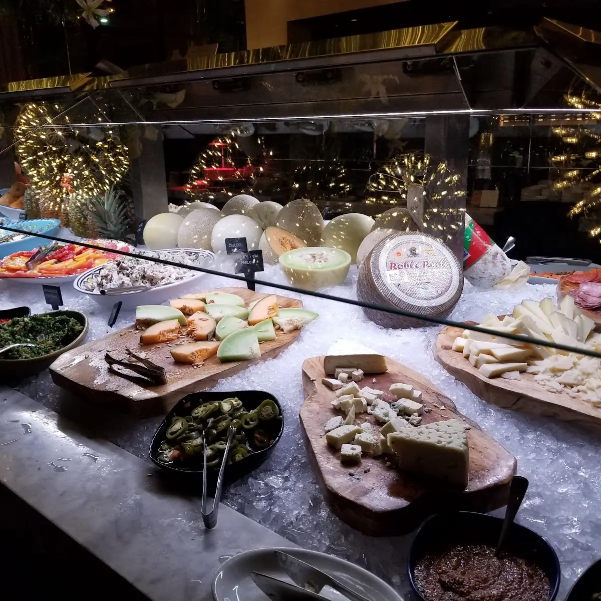 Market Table & Feijoada Bar Salad Bar