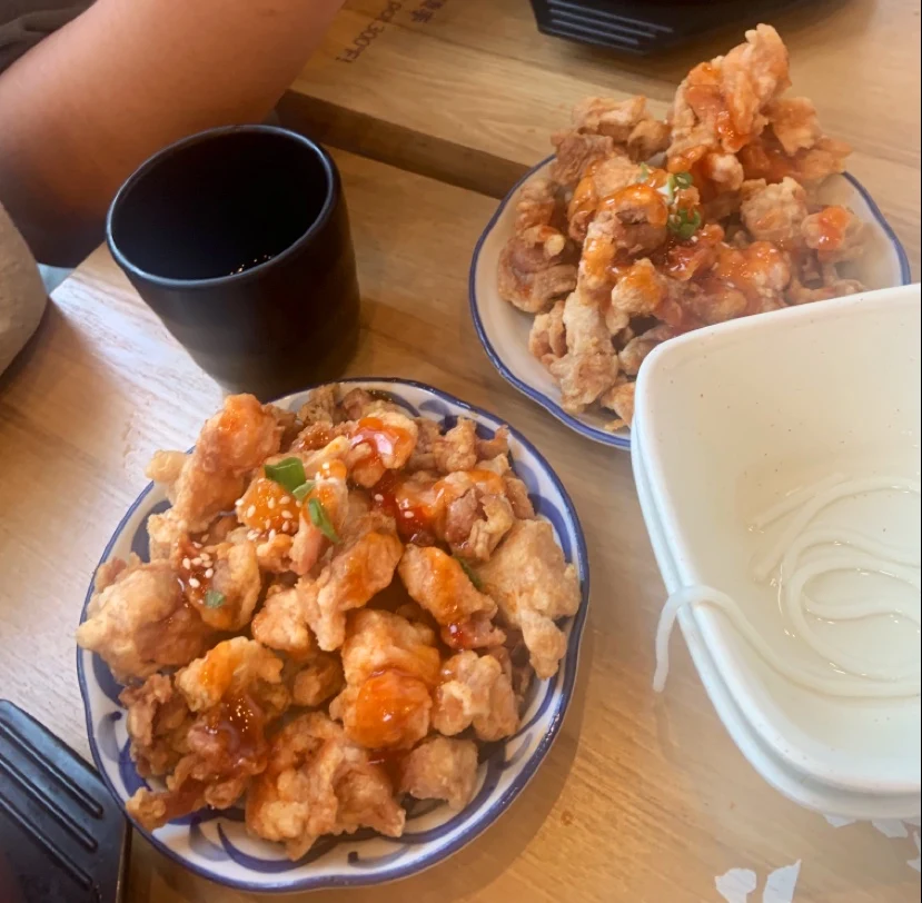 Korean Fried Chicken, Shi MiaoDao (Ten Seconds) Yunnan Rice Noodle (Scarborough) 十秒到云南过桥米线