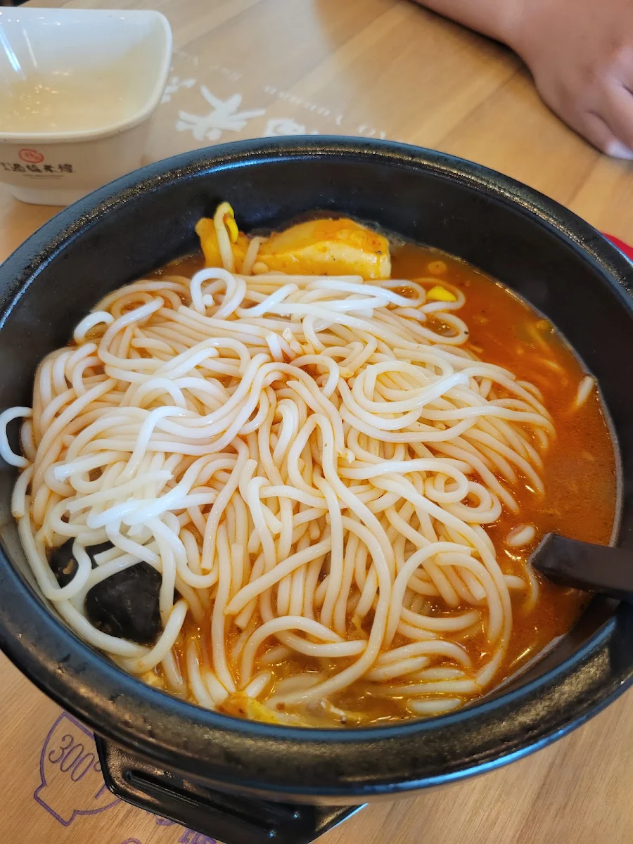 Tomato Noodles, Shi MiaoDao (Ten Seconds) Yunnan Rice Noodle (Scarborough) 十秒到云南过桥米线
