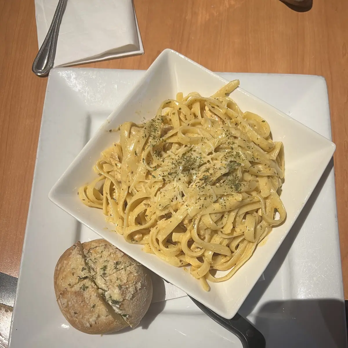 Fettuccini Alfredo Con Grill Chicken mmmm
