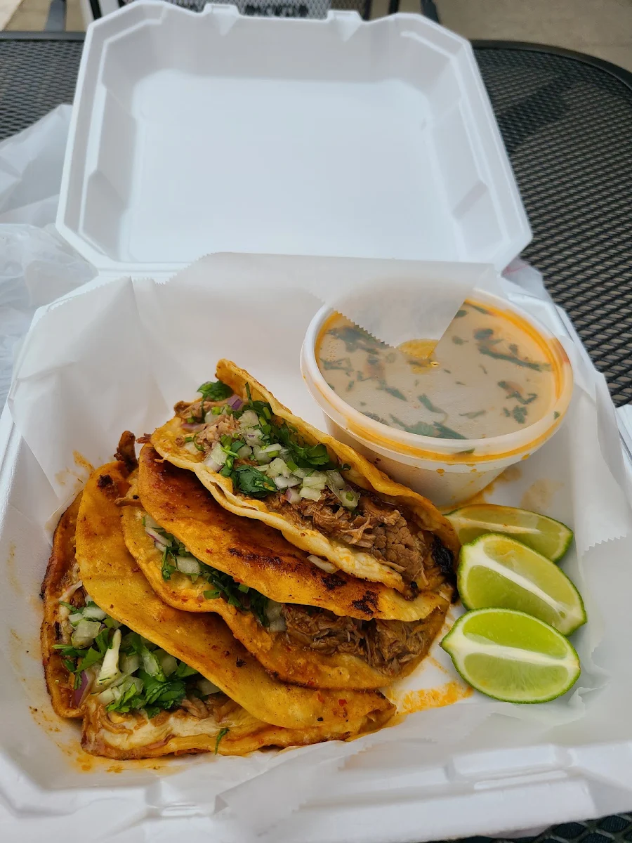 Birria Tacos w Consomme