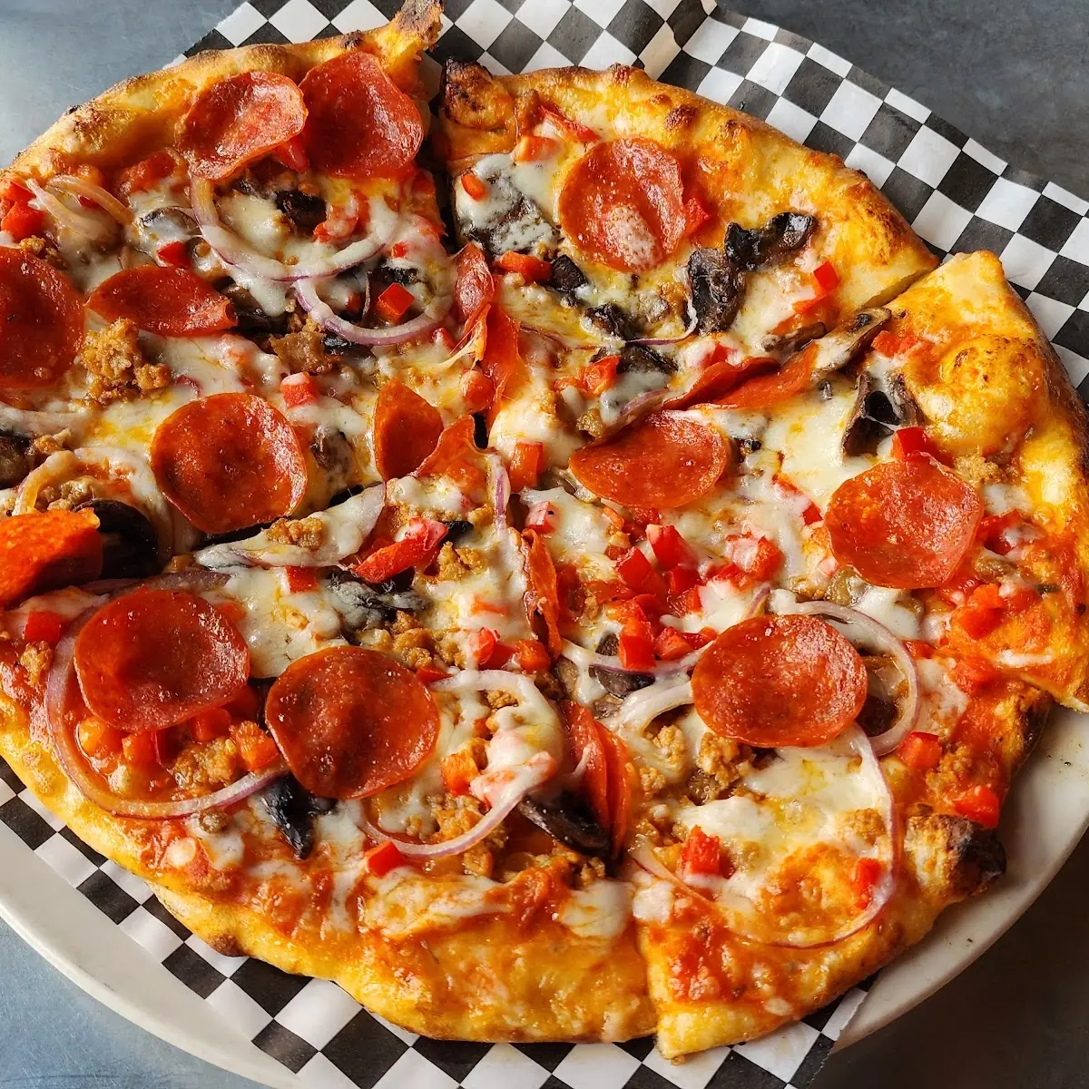 Gil's Supreme Pizza