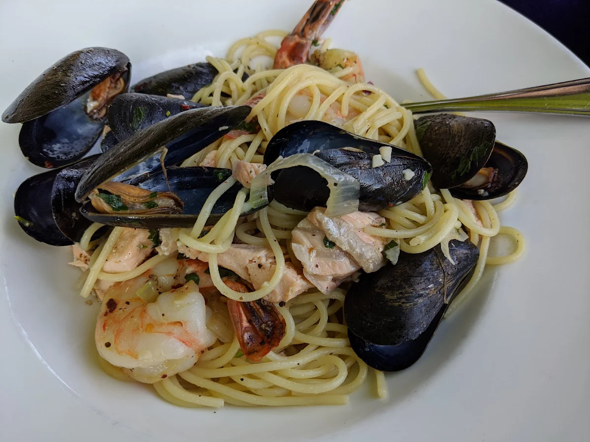 Seafood Spaghetti, Rustik Local Bistro