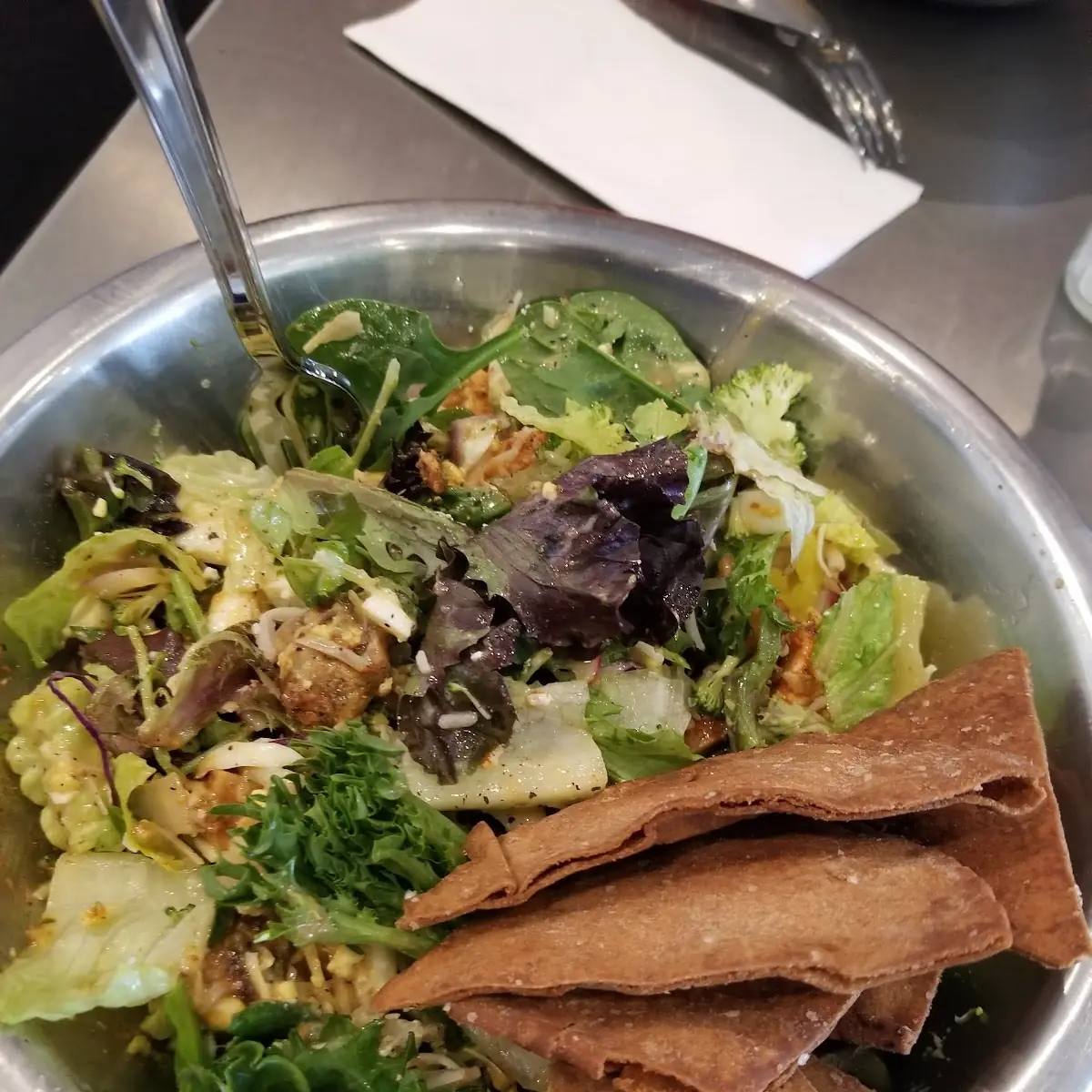 Salata Mix with Pesto Chicken