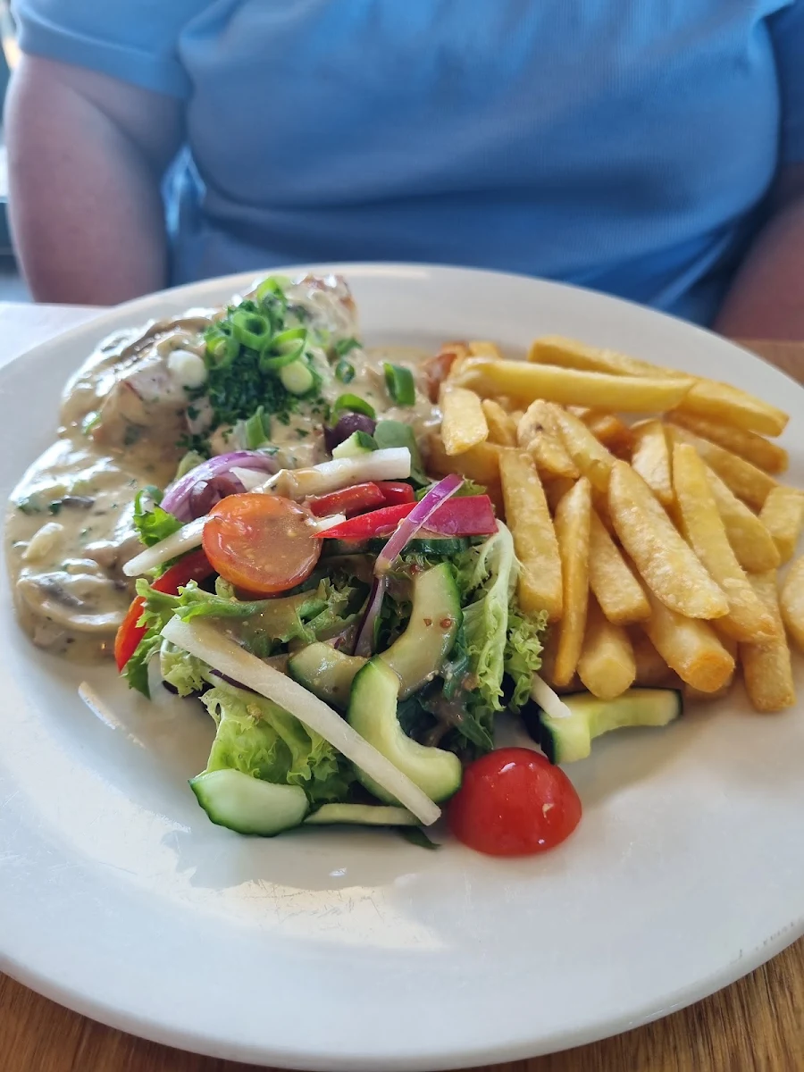Highlights, Cape Tavern