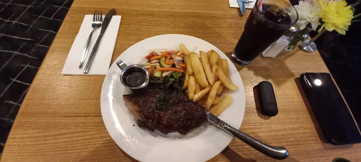 Porterhouse Steak Salad, Cape Tavern