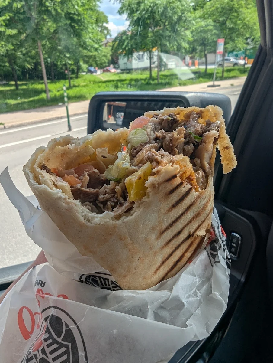 Shawarma Boeuf Et Poulet Régulier, Osmow's Shawarma