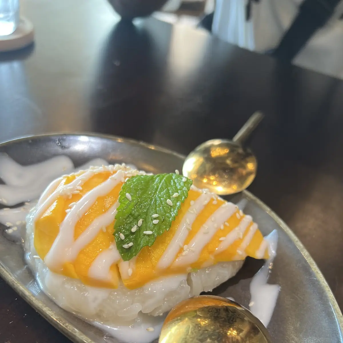 Mango & Sweet Sticky Rice