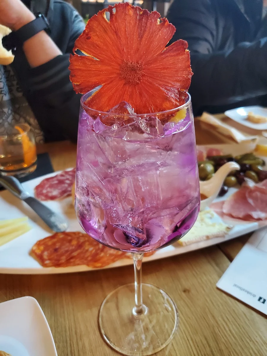 Butterfly Gin & Tonic