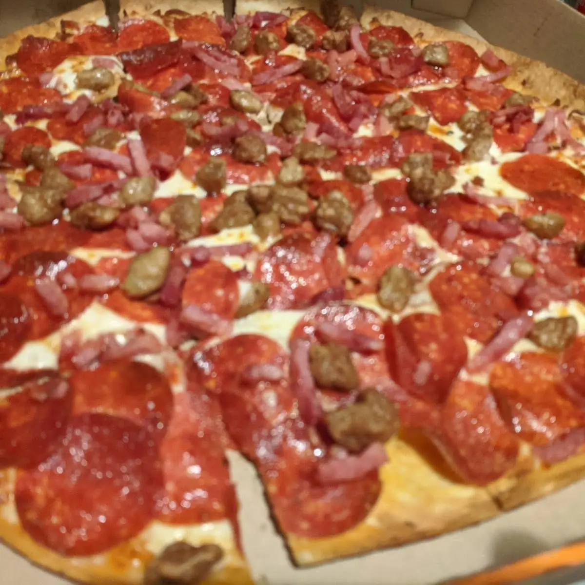 Thin Crust Pizza with Pepperoni Sausage and Ham