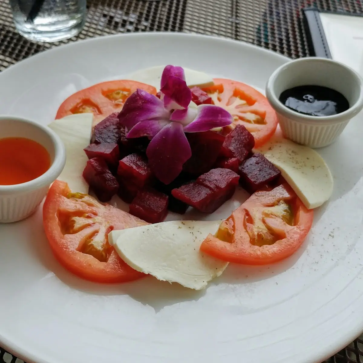 Beet Tomato & Mozzarella