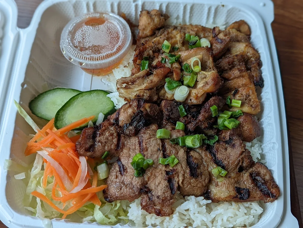 22 Grilled Chicken on Steamed Rice