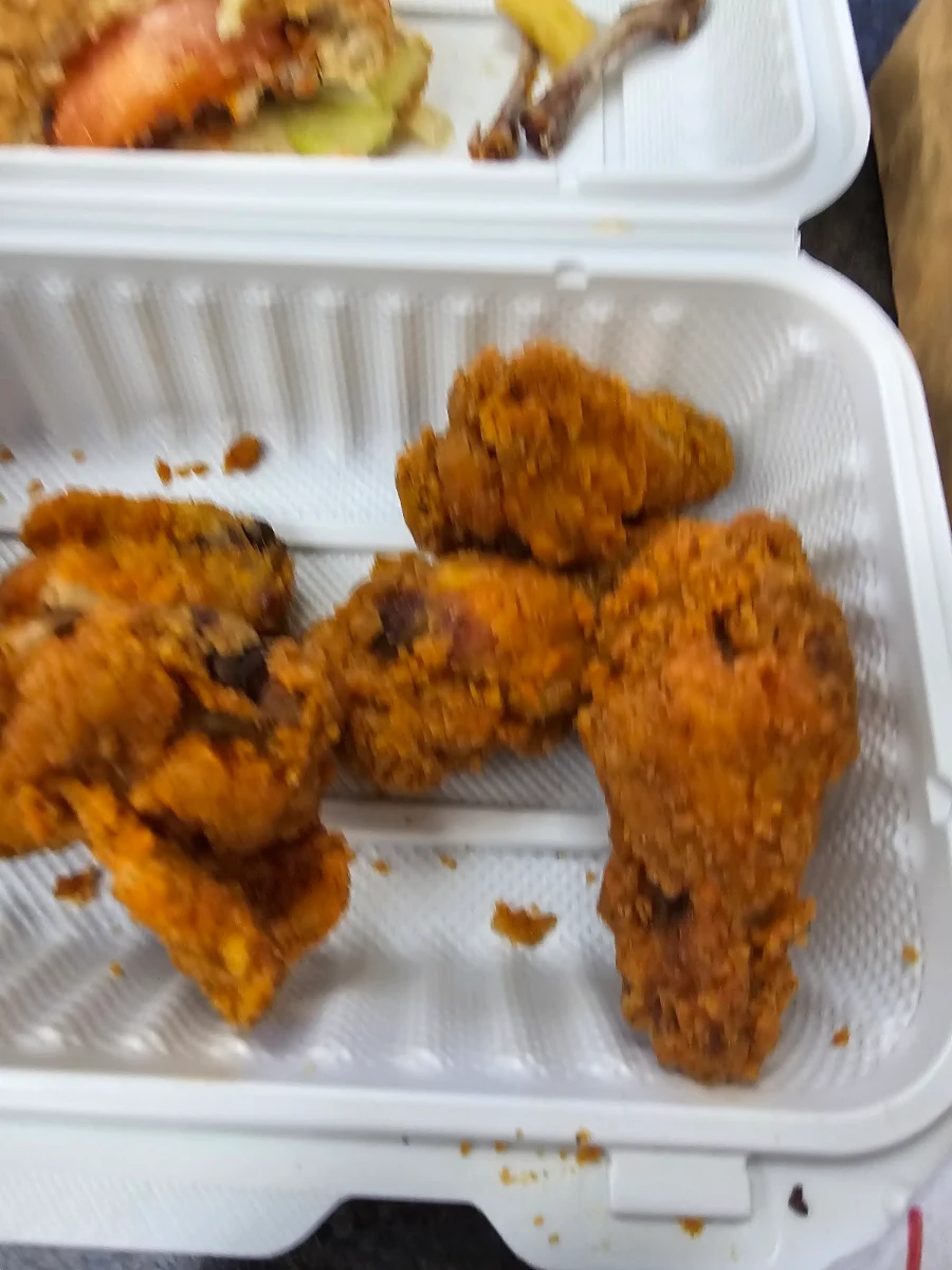 Wings, Canadian Pizza& Fritou