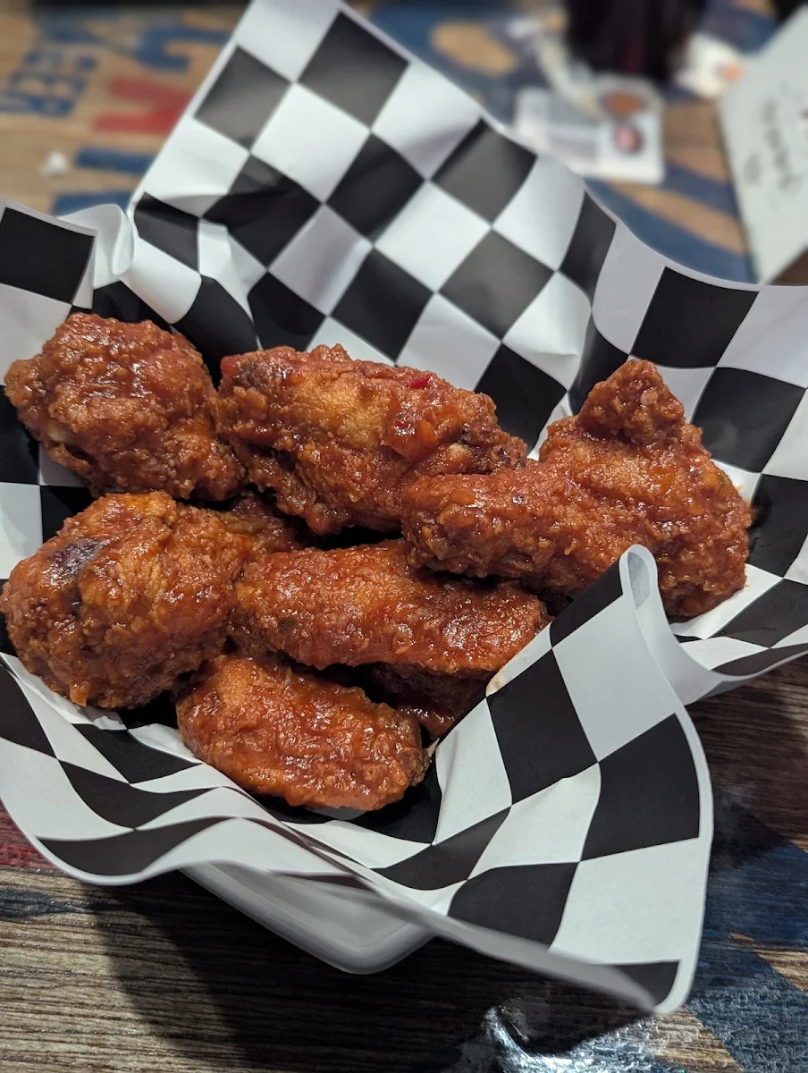Gimme Wings 1lb, VMV's Bar & Grill