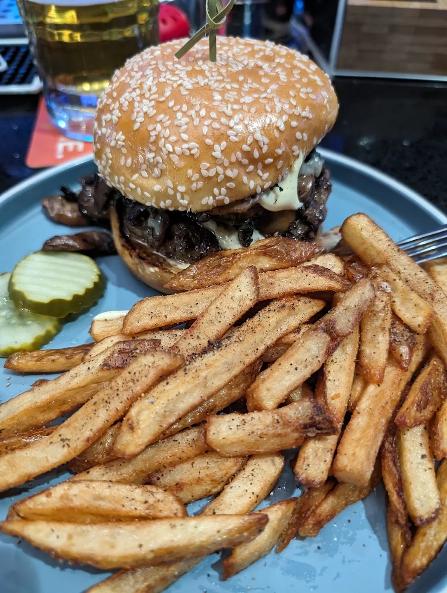 Mushroom Burger, VMV's Bar & Grill