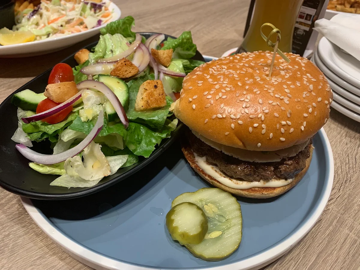 The Classic Burger, VMV's Bar & Grill