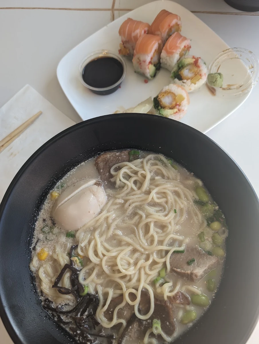 Ramen de Luxe Deluxe Ramen, Ichi Shop & Ramen