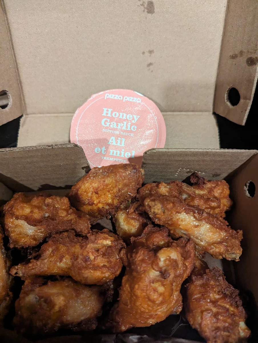Chicken Wings, Pizza Pizza