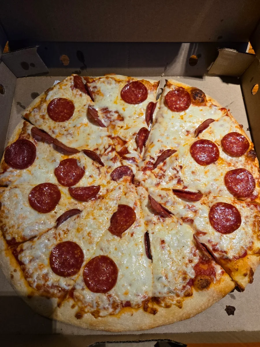 Large Peperoni, Pizza Pizza
