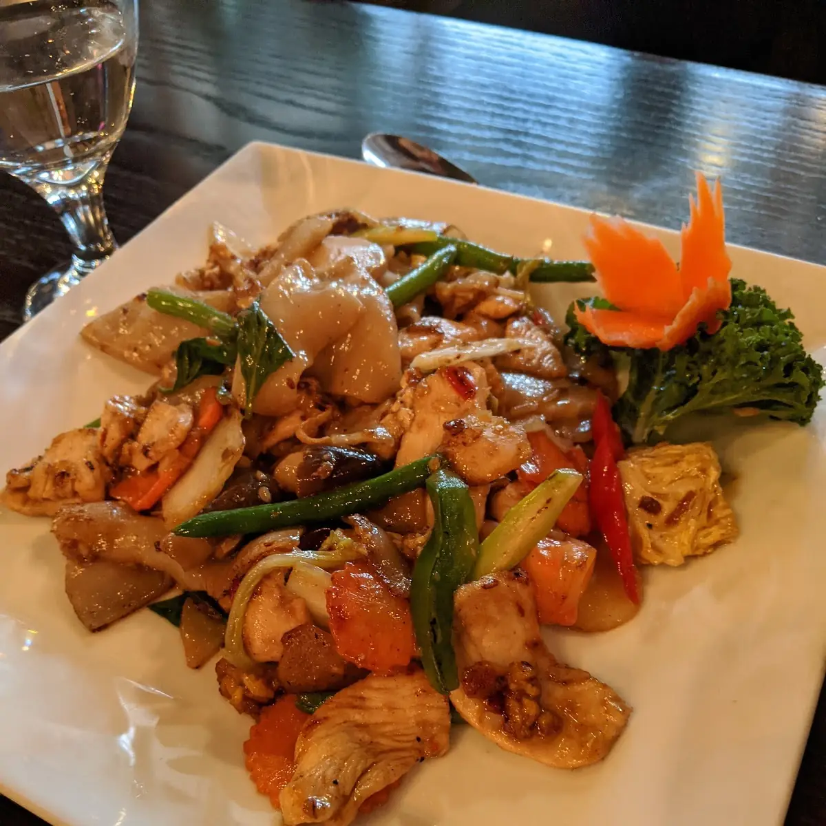 Ginger Lovers Pad Khing Lunch Special