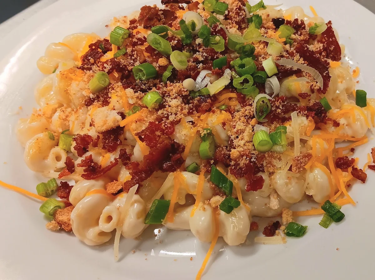 White Cheddar Mac w Andouille
