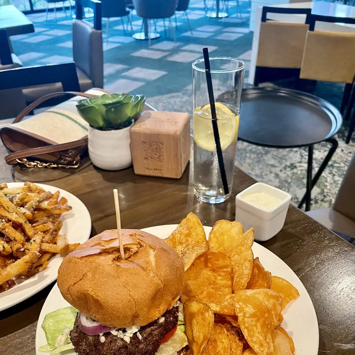 Cheeseburger with Hand Cut Chip with Blue Cheese