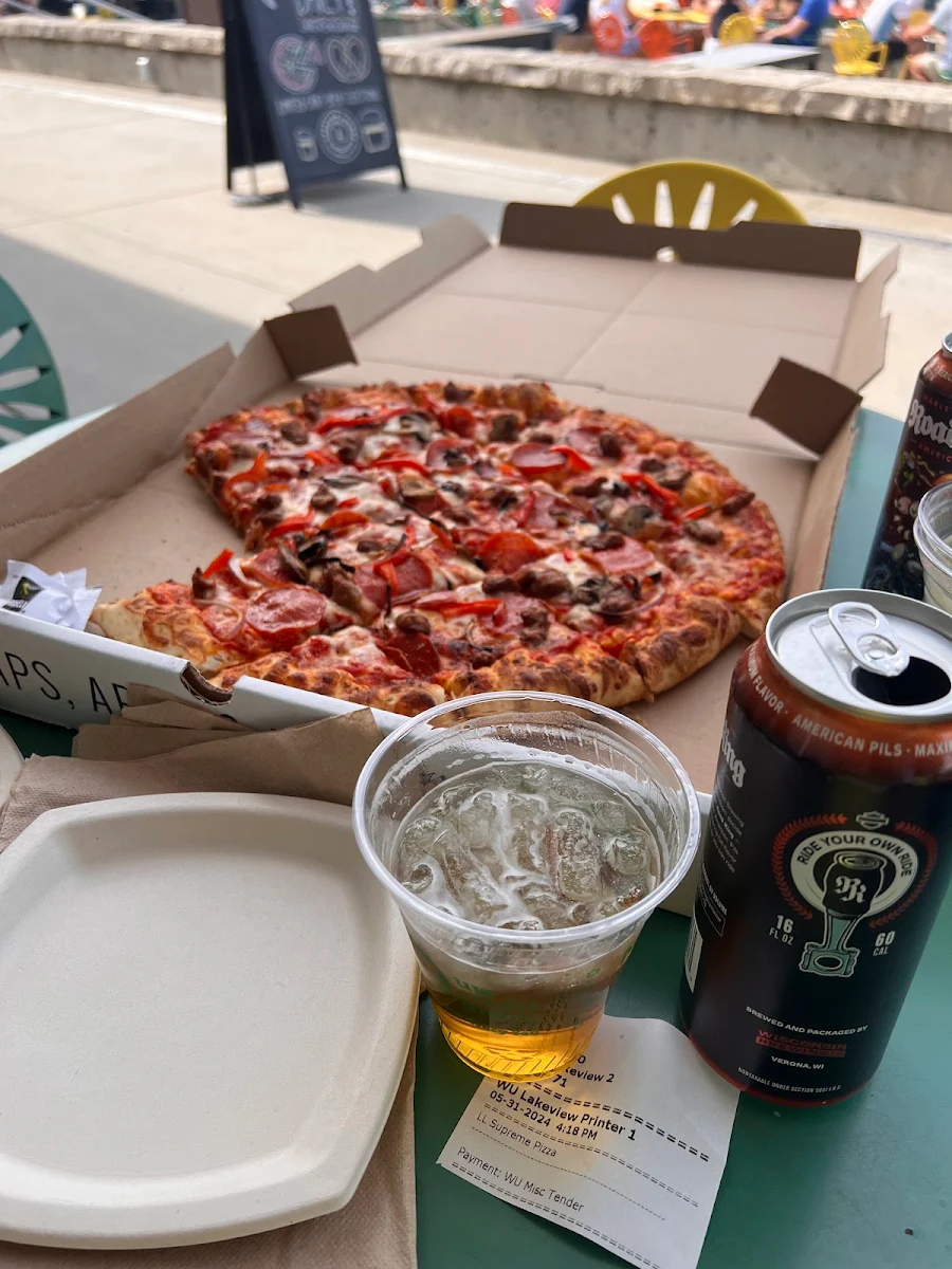 Pizza Family Style