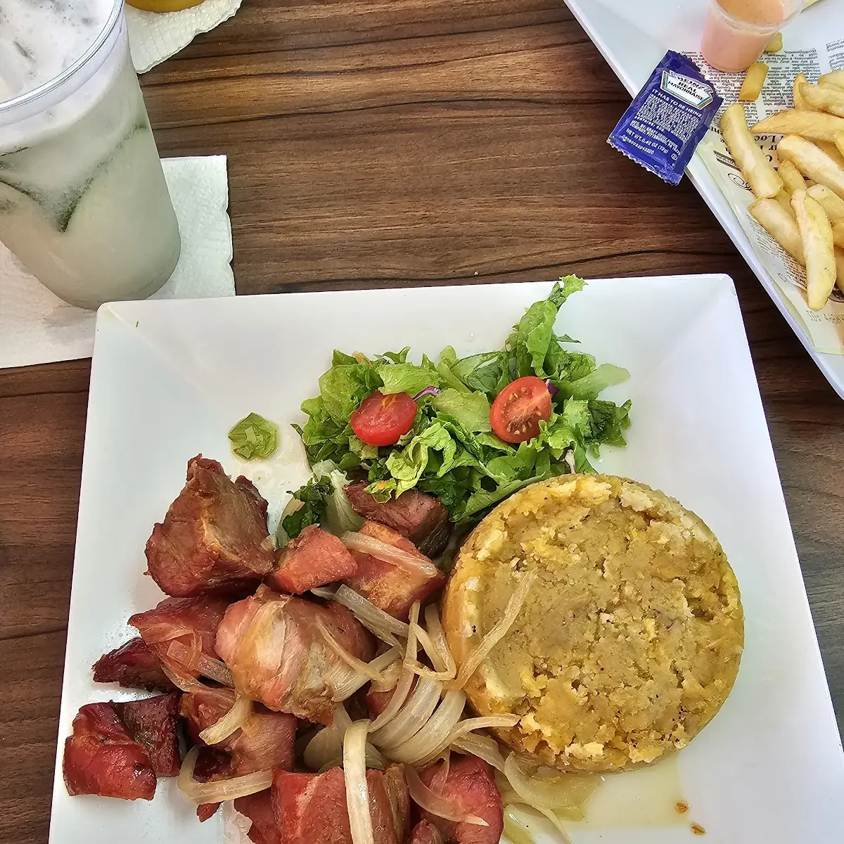 Carne Ahumada Con Mofongo