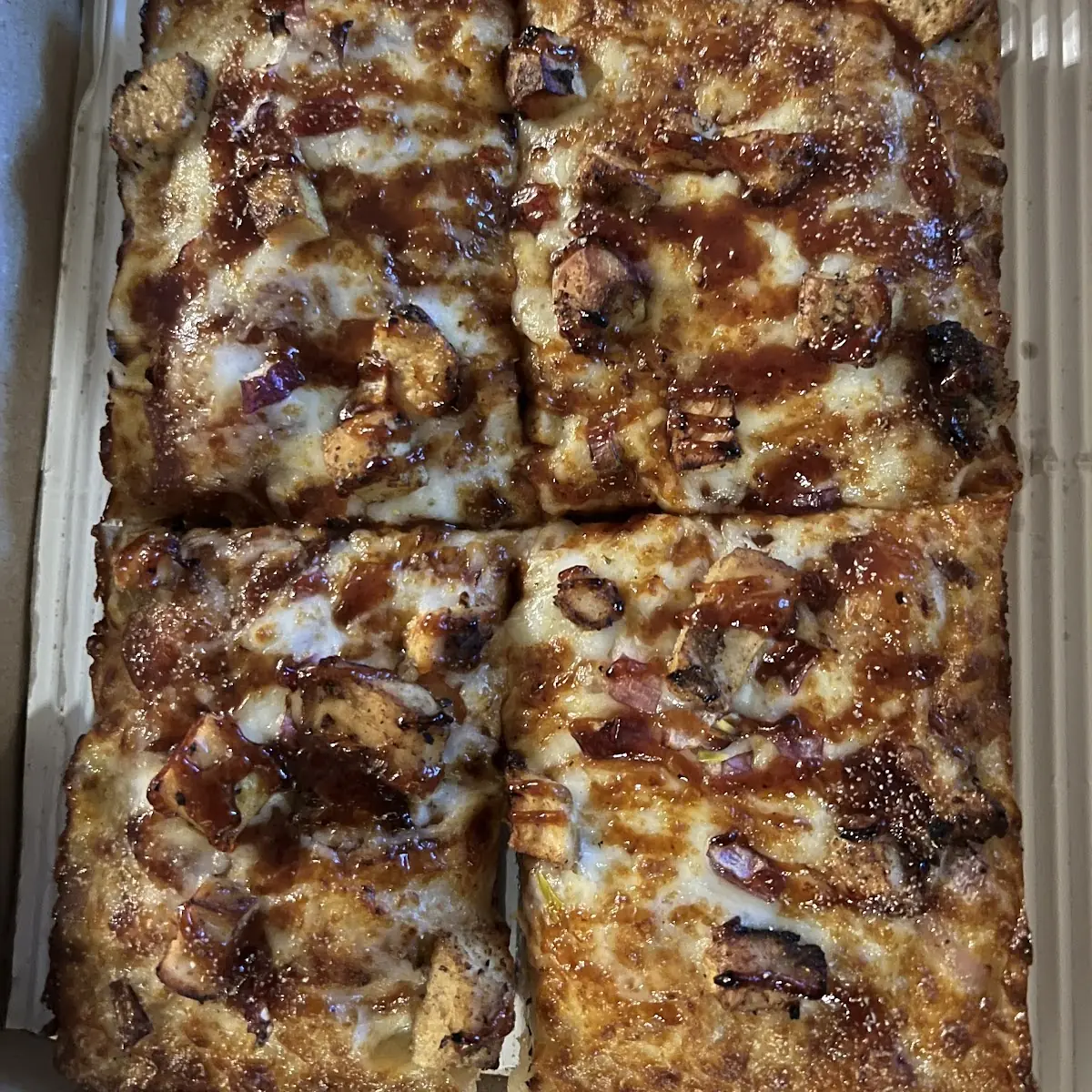 Large Deep Dish Pizza with Red Onions