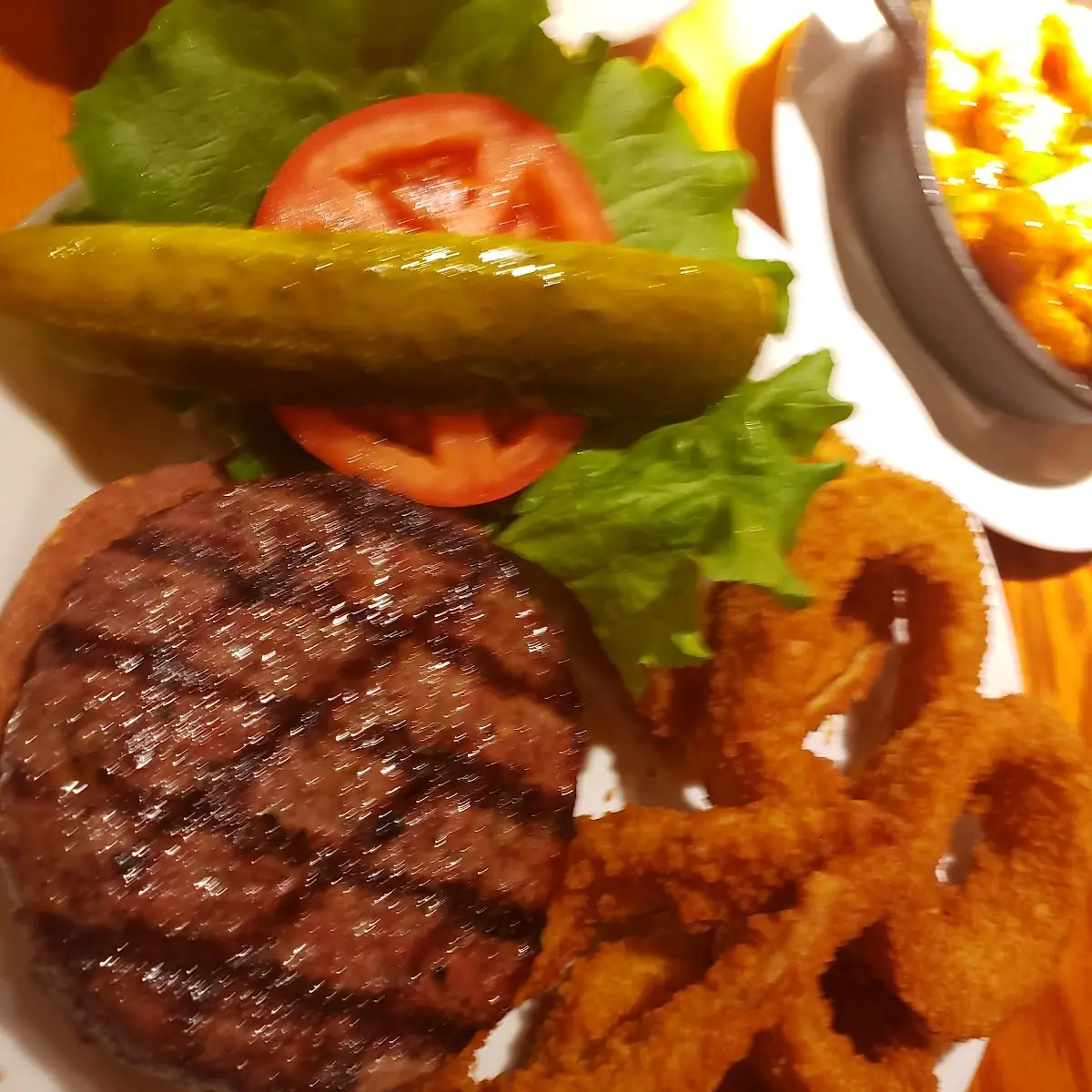 American Burger w Onion Rings