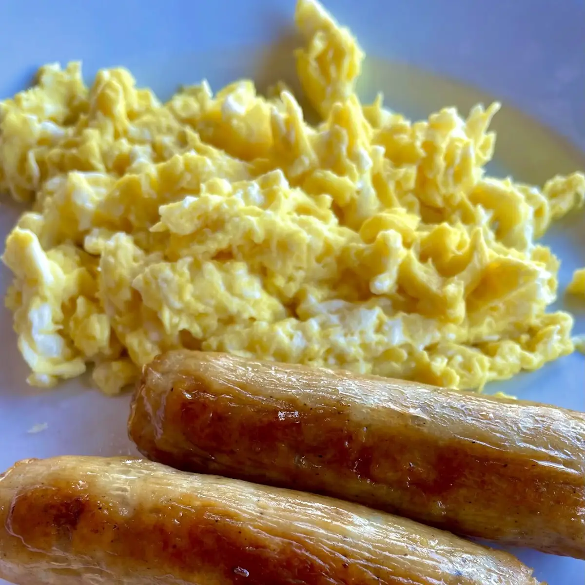 2 eggs scrambled with White Toast