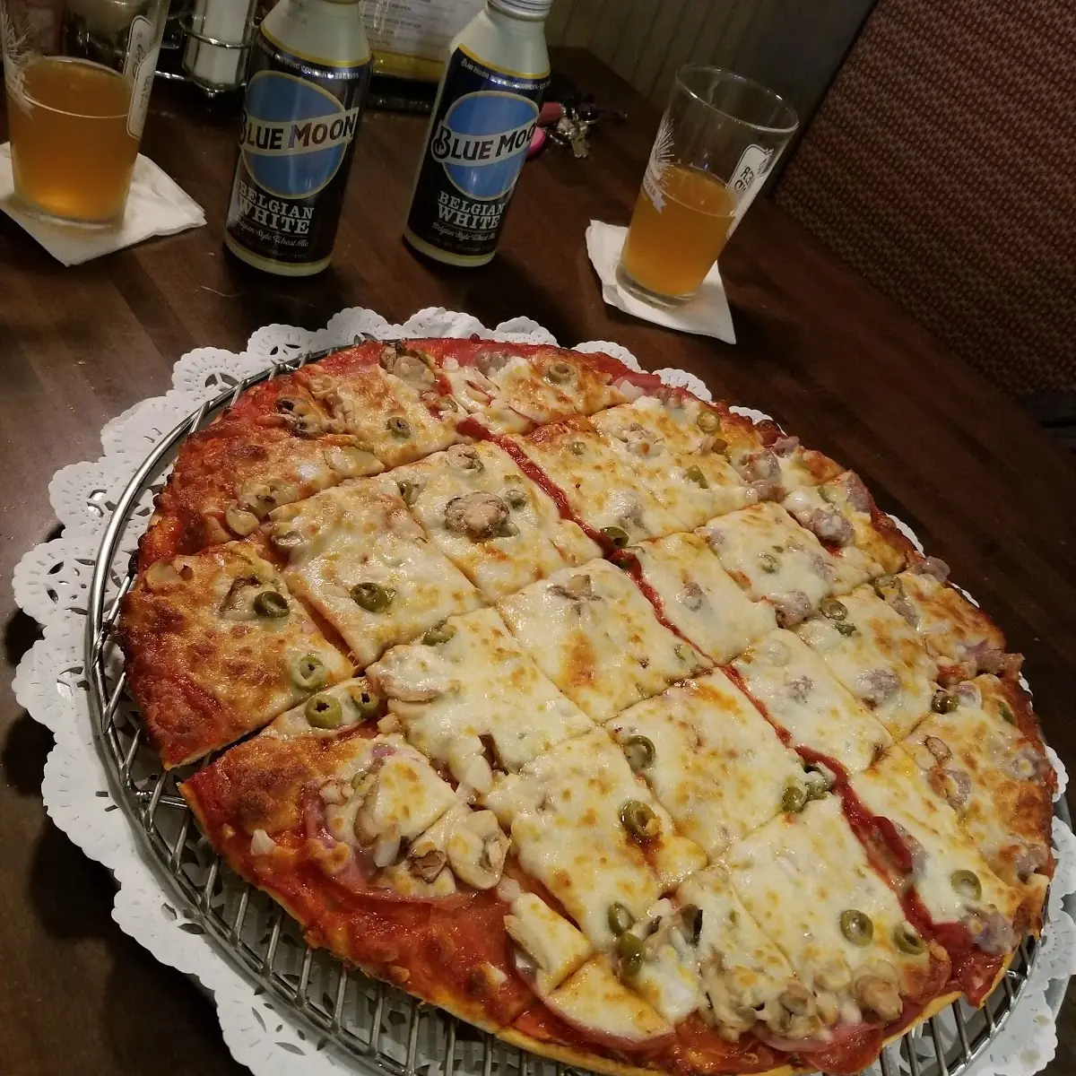 House Deluxe Pizza