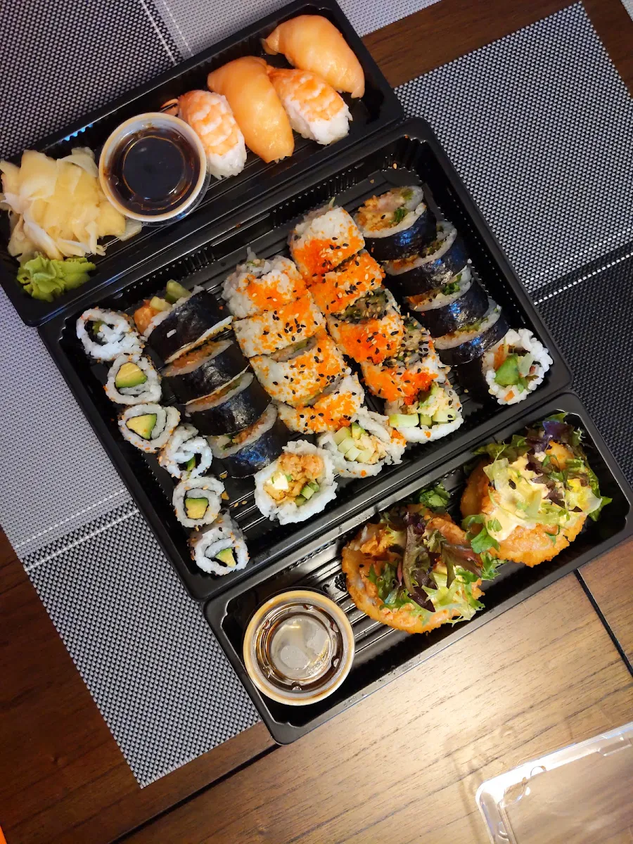 Spécial Du Dimanche 30 Morceaux Pour 30 Et Deux Sushis Pizzas, Yuzu sushi
