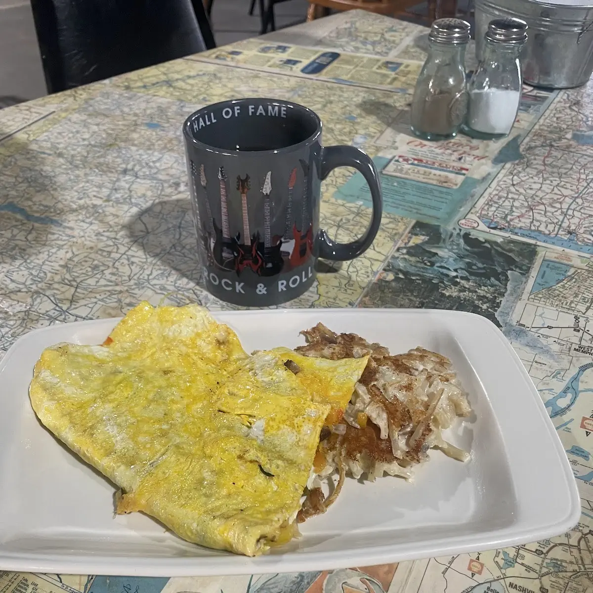 Everything Omelette and Hashbrowns