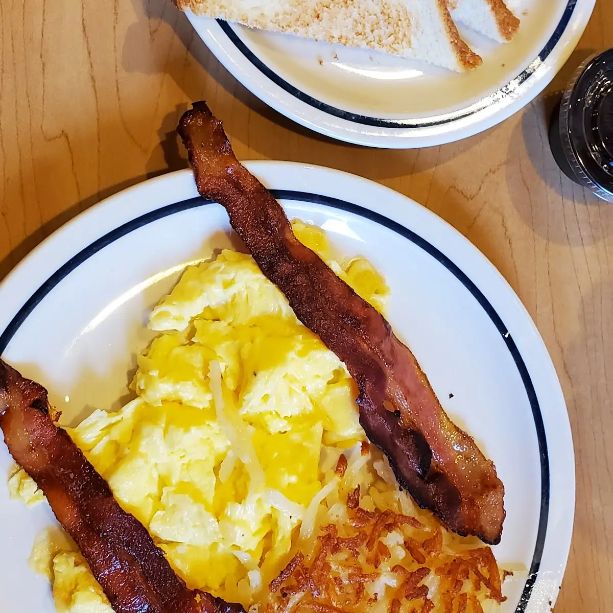 Soft Scrambled Eggs with Crispy Bacon and Hashbrowns