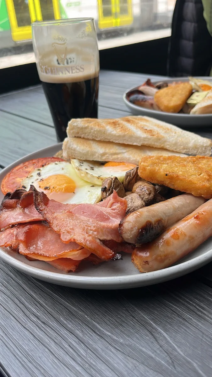 Full Irish Breakfast, Jimmy O'Neills Whiskey & Alehouse